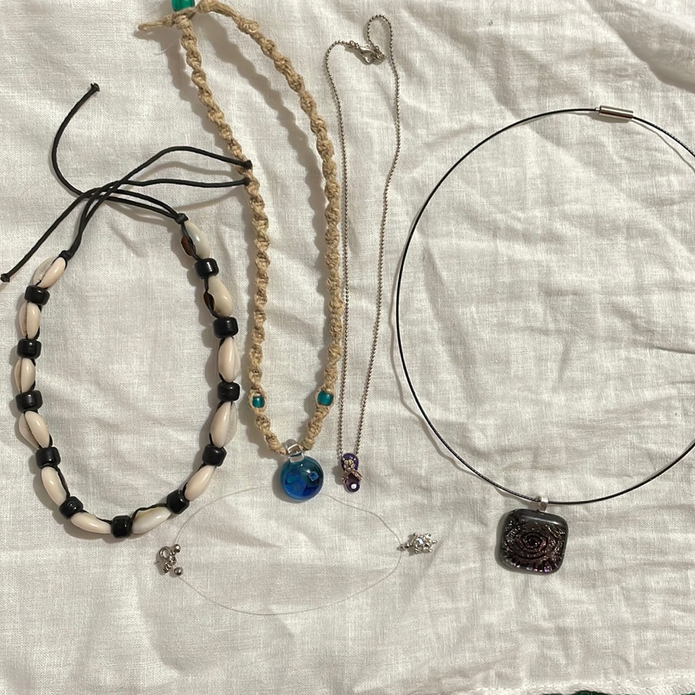 Necklace bundle plus 1 anklet